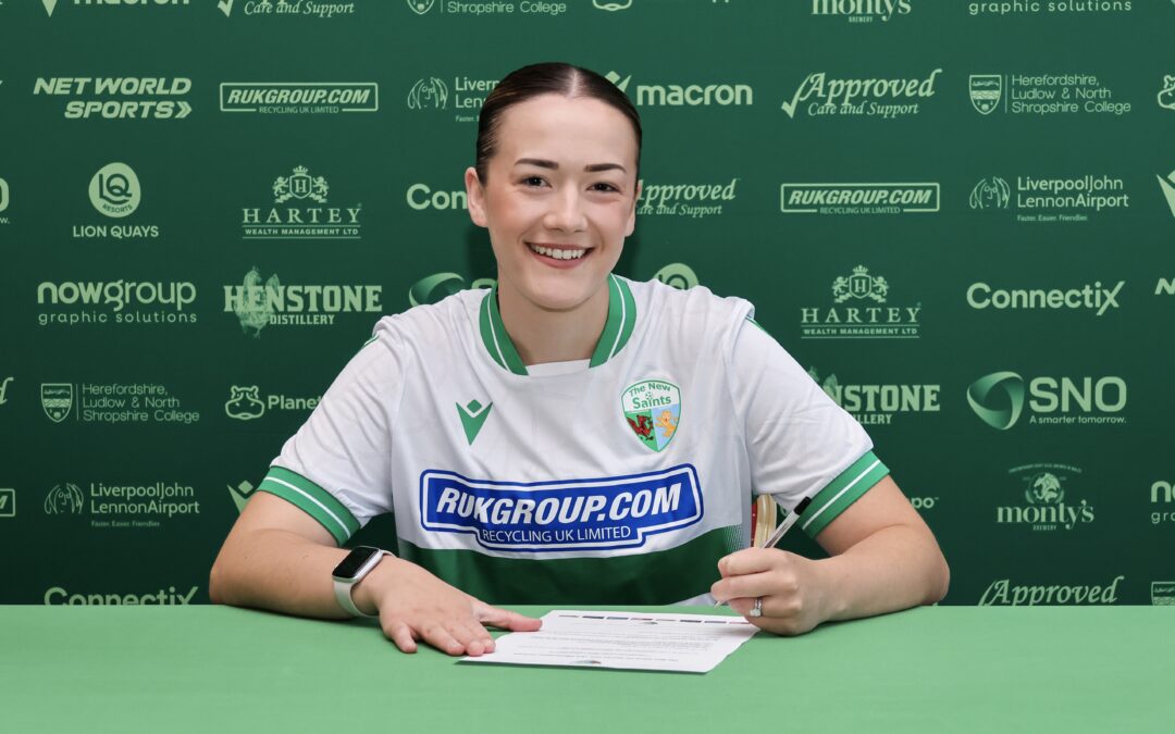 Nieve Rowbottom puts pen to paper with The New Saints Women